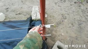 Как я натягиваю проволоку на шпалеры винограда.
