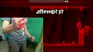 титан бомбит и ломает клавиатуру