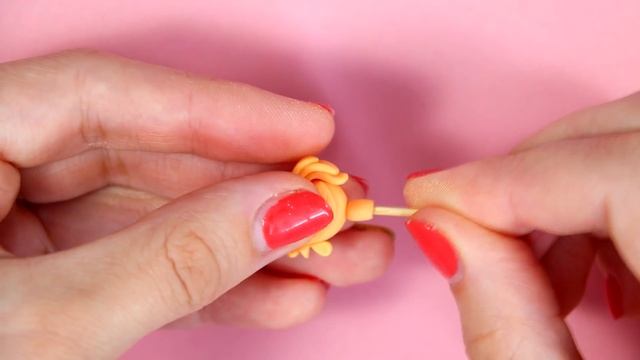 ?ЛЕДЕНЦЫ для КУКОЛ ? ПЕТУШОК НА ПАЛОЧКЕ !!! ? ЕДА для кукол ? FIMO Мастер класс Анна Оськина смотреть онлайн