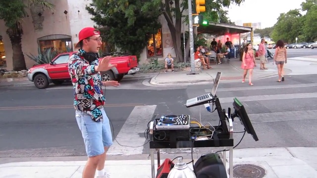 УЛИЧНЫЙ ДИДЖЕЙ DJ ► Раскачал Улицу смотреть онлайн