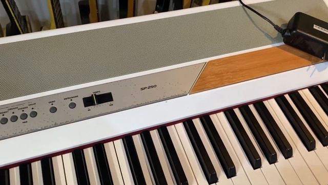 KORG SP 250 - PIANO ELÉCTRICO смотреть онлайн