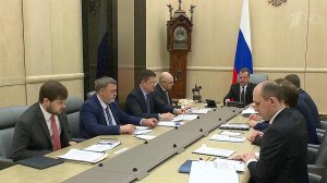Дмитрий Медведев заявил, что россияне не должны страдать от роста цен на бензин