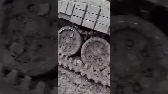 Брошенным польским PT-91 «Twardy» ВСУ. смотреть онлайн