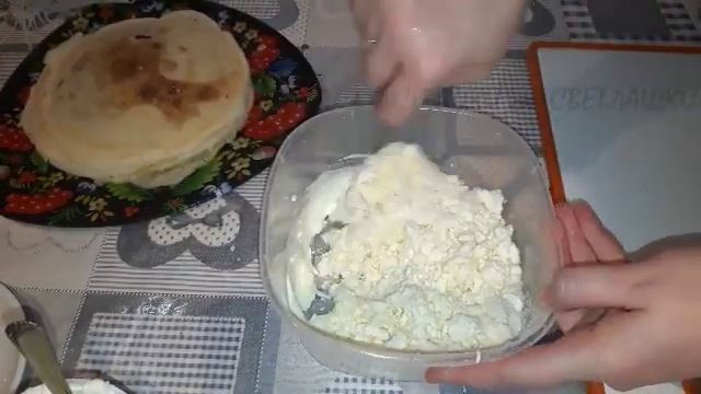 РАЗНЫЕ НАЧИНКИ ДЛЯ БЛИНОВ. КАК ЗАВАРАЧИВАТЬ БЛИНЫ. смотреть онлайн