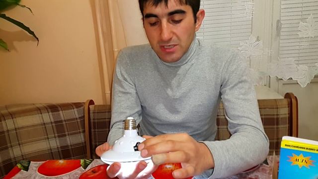 Обзор умной светодиодной лампы с аккумулятором с пультом ДУ. смотреть онлайн