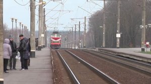 ДМБ!!! девушка встречает парня из армии на ЖД