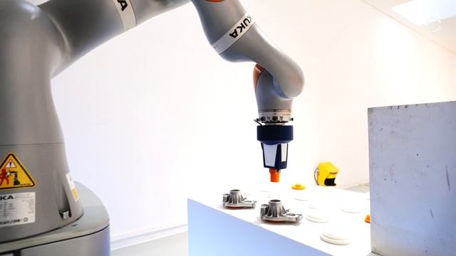 Bin-picking system with robot KR CYBERTECH, ISS vision system and autonomous mobile robot KMR iiwa смотреть онлайн