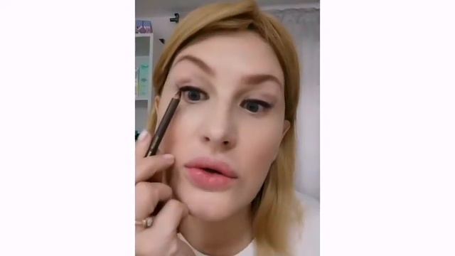 Часть 4 Прокрашиваем линию роста ресниц смотреть онлайн