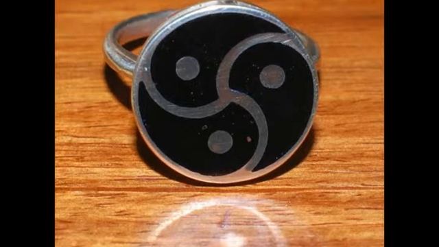 Кольцо серебряное с черной ювелирной эмалью смотреть онлайн