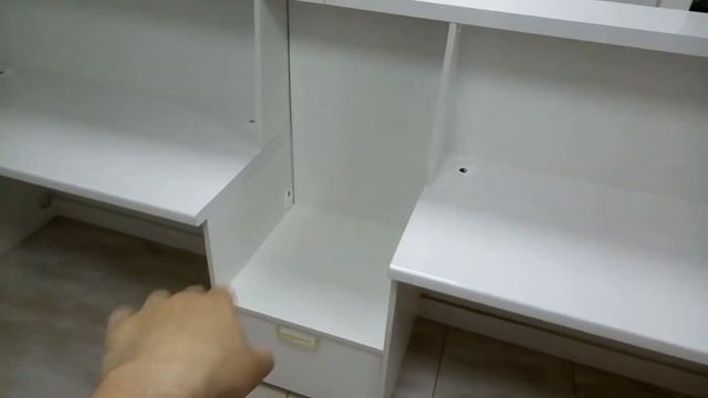 Радиусный ресепшен в пластике и зеркальном золоте. смотреть онлайн