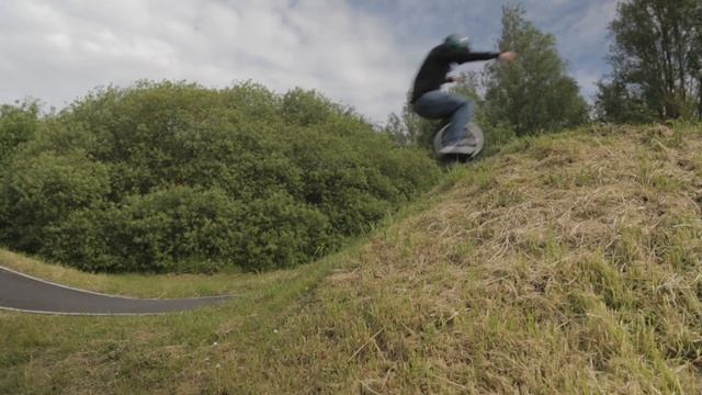 Pumptrack Mayhem on the InMotion V10F Electric Unicycle смотреть онлайн