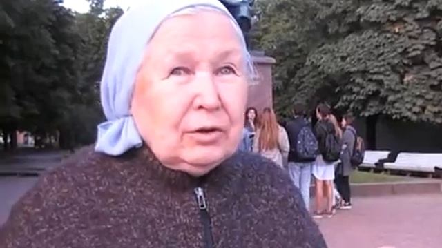 Молитвенное стояние у Мариинского театра продолжается 8-й день. смотреть онлайн