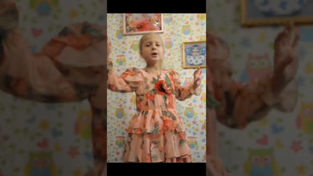 Аня Амерханова читает стихотворение Ф.Тютчева Дым #страначитающая. смотреть онлайн