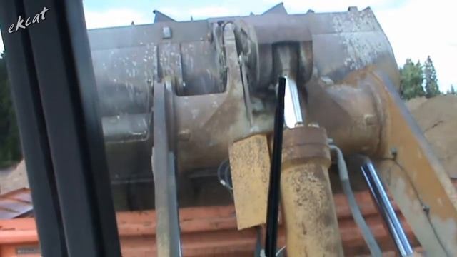 Видео из кабины Liebherr 566 - загрузка МАНа. смотреть онлайн