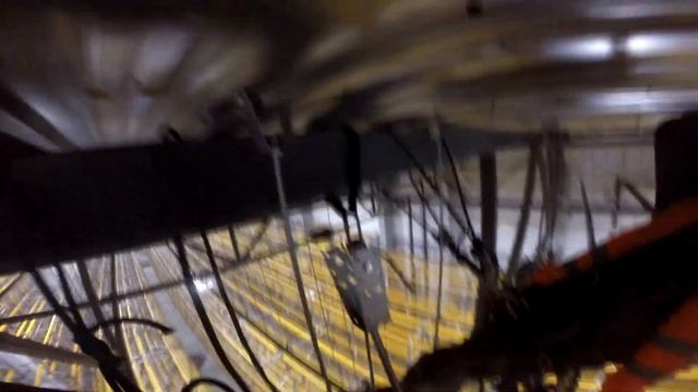 Промышленный альпинизм. Монтаж вентиляторов в холодильном цеху смотреть онлайн