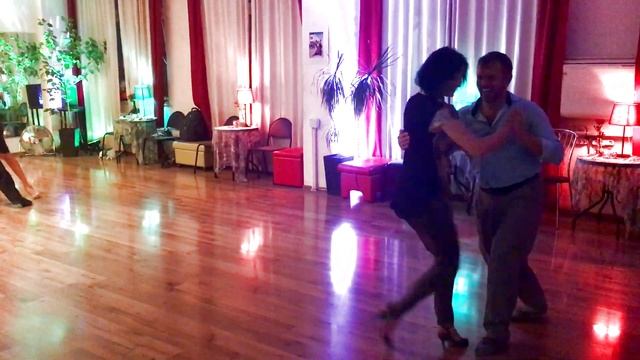 Кумпарсита с розой в зубах)) Главное в глаз не попасть. смотреть онлайн