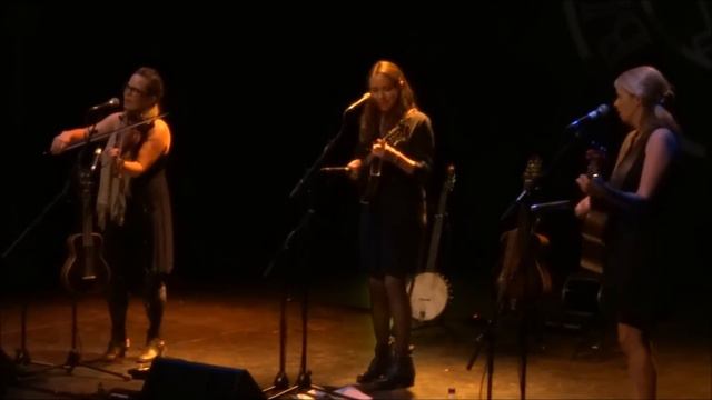 "Darkest Hour is Just Before Dawn" I'm With Her - Badalona 2015 смотреть онлайн