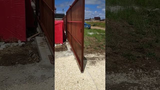 Как должны работать откатные ворота на заводской фурнитуре #воротасимферополь #навесысимферополь смотреть онлайн