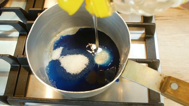 ЭКСПЕРЕМЕНТ СО ВЗРЫВНОЙ КАРАМЕЛЬЮ. Делаем шипучие леденцы. смотреть онлайн