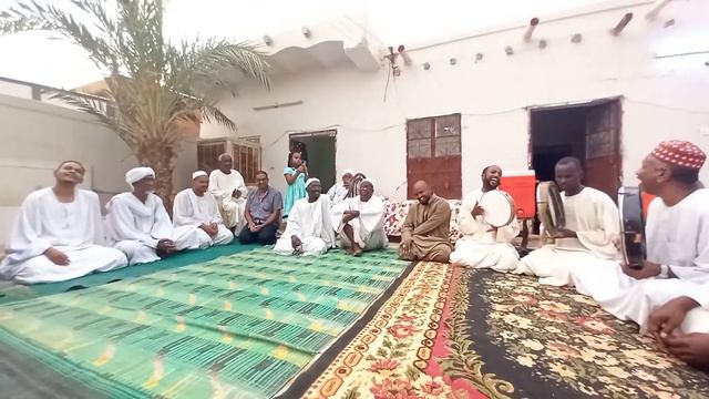 مدحة للمدينه اداء ابناء الشيخ الشعراني الشيخ زين العابدين في جلسة مديح في منزل الاخ احمد السر смотреть онлайн