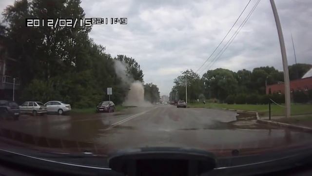 Прорыв водопровода в Ярославле 28.07.2015 смотреть онлайн