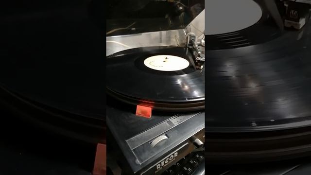 Проигрыватель Ария 102 АВТОМАТ смотреть онлайн