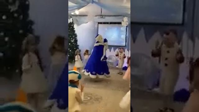 Какой креативный Дед Мороз - дети в шоке???