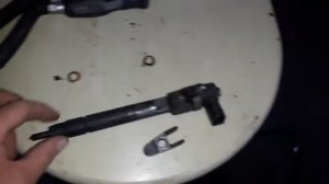 Зашептала форсунка на vito 638, меняю медную шайбу и очищаю от смолы.