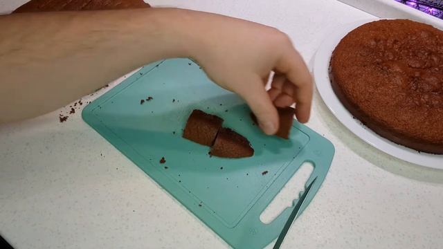 Торт " Графские Развалины" с фруктами. Рецепт с белым и шоколадным бисквитом, сметаной и фруктами. смотреть онлайн