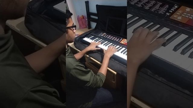 PLAYING MASHUP OF DIFFERENT SONGS ON KEYBORD смотреть онлайн