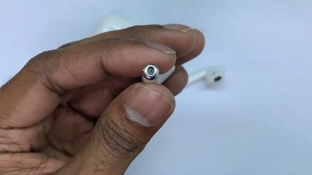 FIX AirPods Microphone Not Working! (2023)..HOW TO CLEAN AIRPODS MIC! смотреть онлайн