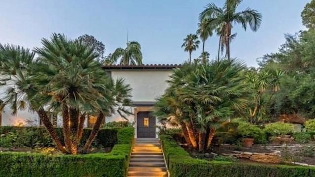 Robert Pattinson | House Tour | Famous Los Feliz Home & Hollywood Villa смотреть онлайн