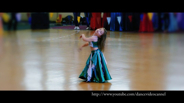 Big Dance Galaxy 2013 - Маленькое очарование танцует восточный танец