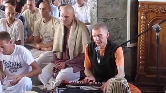 ЕМ Бхайраватаджака прабху || Шри Нрисимха Пранама смотреть онлайн