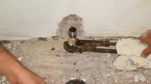 Как нарезать резьбу на дюймовой трубе? 1" туба. Нарезаем клуппом резьбу.