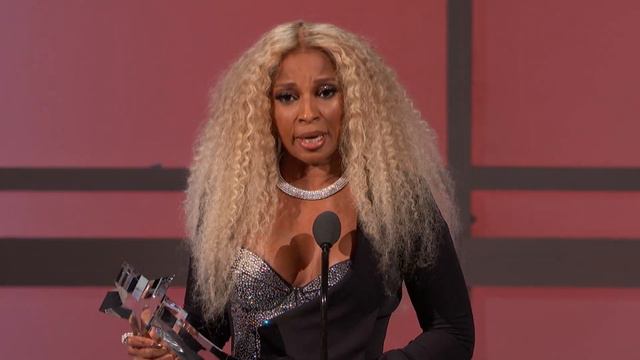 Mary J. Blige Receives Lifetime Achievement Award! | BET Awards 2019 смотреть онлайн