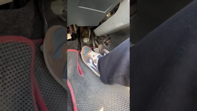 Как выжимать сцепление? Проверенный вариант! смотреть онлайн