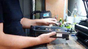 Картридж 81А - сыпет тонер .