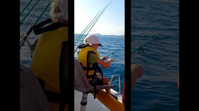 Морская прогулка из речки Кудепсты в открытое море. Рыбалка 3 часа! смотреть онлайн