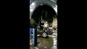 Как поменять тормозной диск и колодки. Hyundai Getz