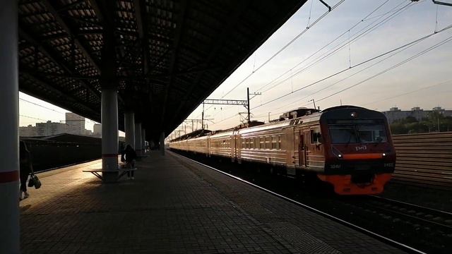 Электропоезд ЭД4М-0465 "РЭКС-экспресс", платформа Выхино. смотреть онлайн