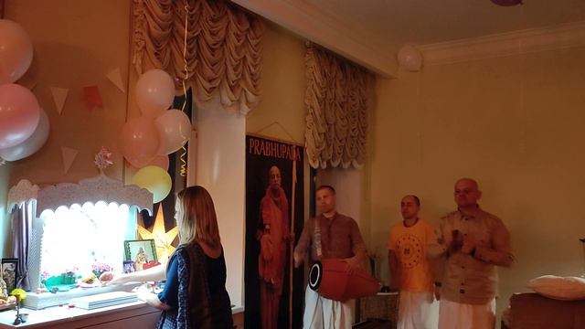 Пушпа Абхишека Гирираджа и Кришны с Баларамой, 25 января 2024 г., поёт Влад Гаврилов смотреть онлайн