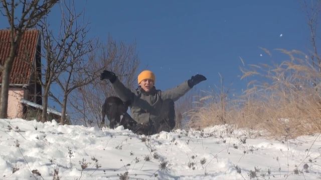 Январский VLOG. Зима в Сербии. Валяния в снегу. Цепи на колеса. Руккола под снегом. Сноуборд. смотреть онлайн