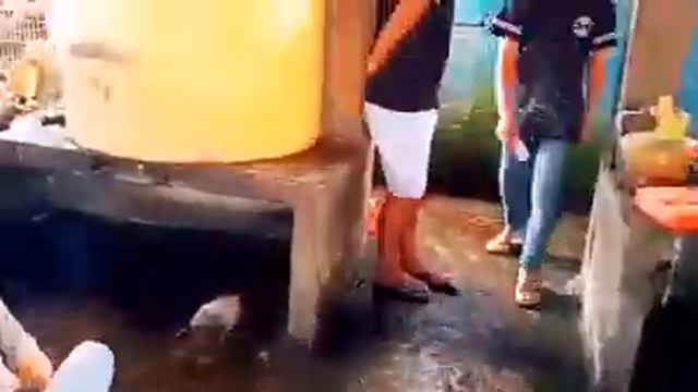 Вот почему в Ухане закрыли рынок. смотреть онлайн