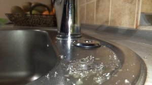 Сверление мойки под кран очистителя.