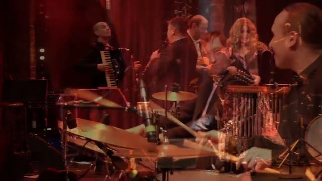 STEBELSKA & Українські Барви - "Jingle Balls / Їдемо санками" (Live) смотреть онлайн