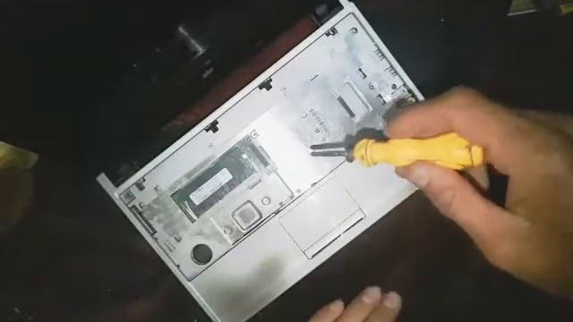 Как разобрать нетбука DNS смотреть онлайн