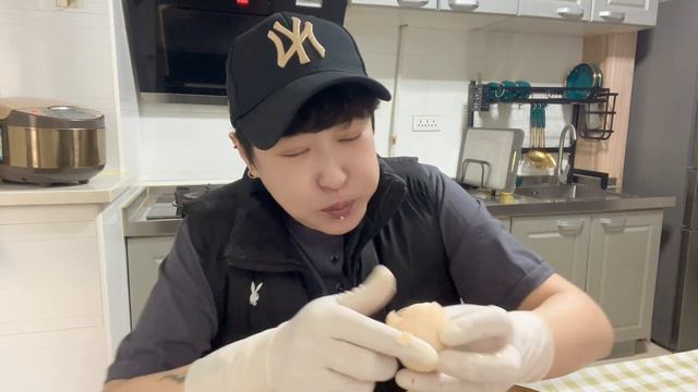 网购一箱活珠子，一口气吃13个，汤鲜味美，配冷面，烤鸡腿，真爽 смотреть онлайн