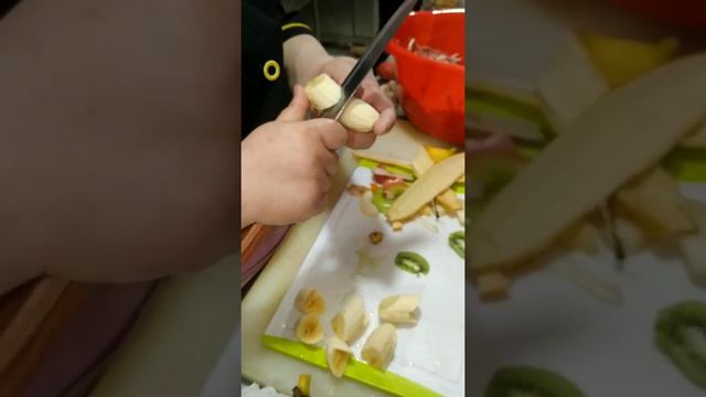 Фруктовый ассорти принимаем заказы 🍗 доставка по всему Ташкенту☎️ смотреть онлайн