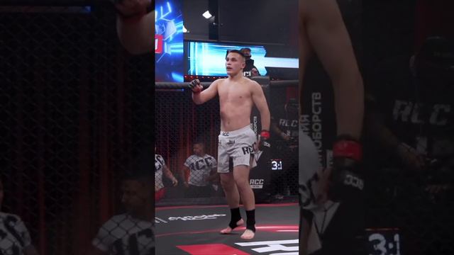 Евгений Макаров нокаутировал «вертушкой» Тимура Цопбоева на турнире RCC Intro 33 смотреть онлайн